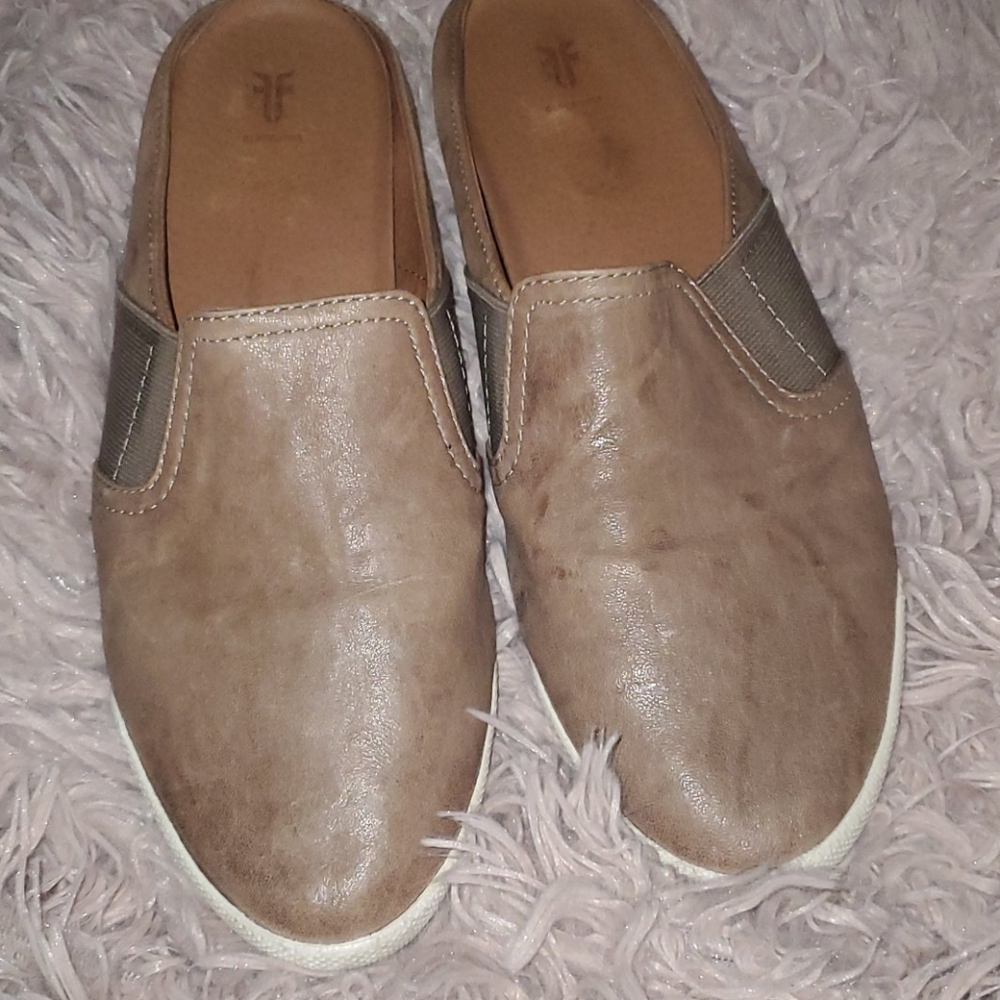 FRYE LEATHER SLIP ON MULES